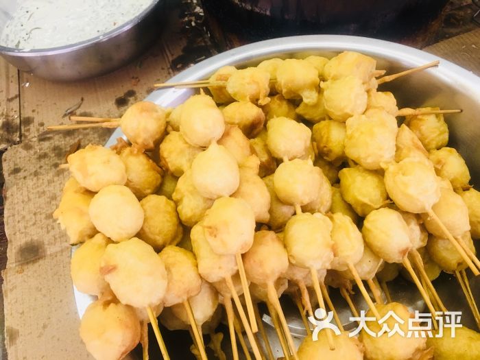 炸墨鱼丸
