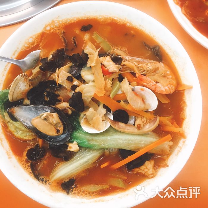 海鲜辣汤面