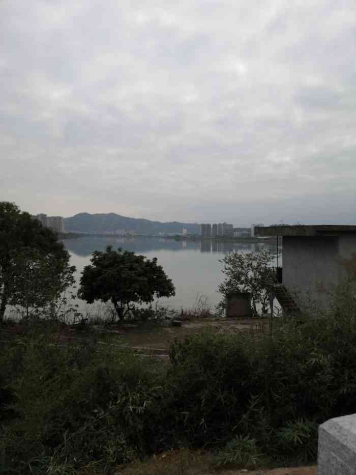 赤鉴湖公园-"这个公园就在新能源边上,一走一过就能.