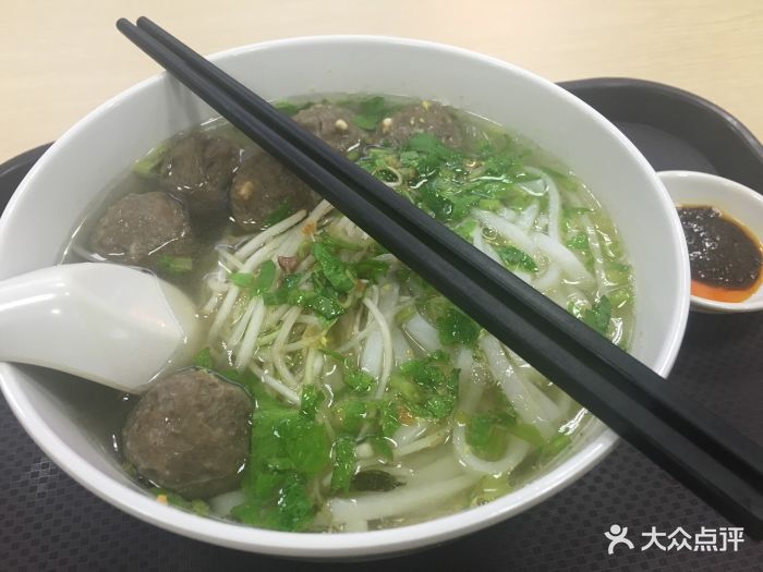 牛肉丸粿条汤