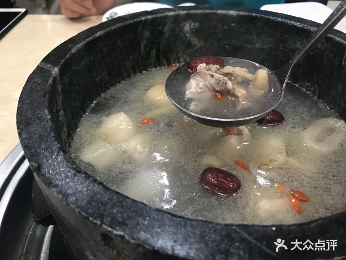 墨脱石锅椰子鸡