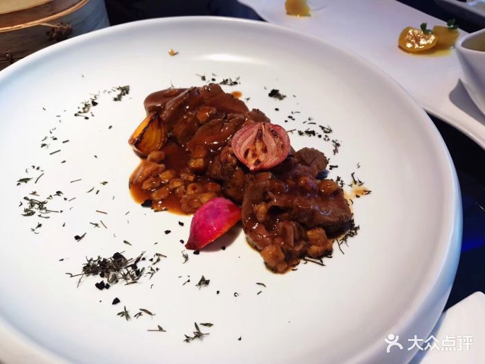 大董(国金中心店)鹅肝汁小牛肉图片 - 第2张