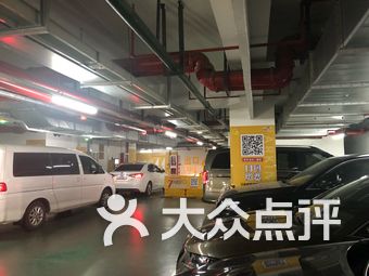 龙湖天街停车场
