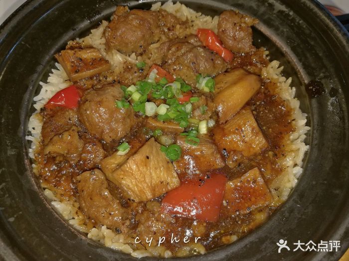 黑椒牛肉煲仔饭