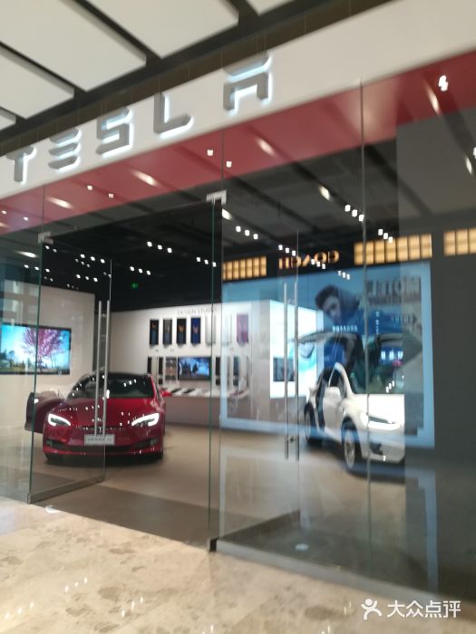 tesla 特斯拉(新光天地店)店内环境图片