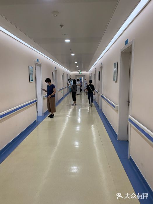 青岛大学附属医院(东部院区)诊室走廊图片