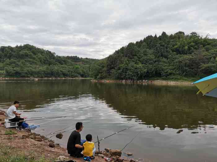 山门寺水库"龙泉山上桃花开,车车开起来哦!飚起来哦!