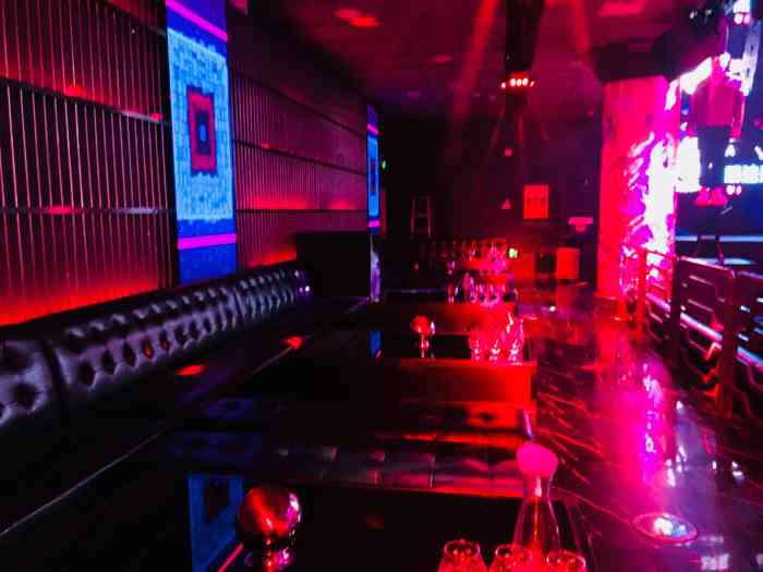 莱曼club-"莱曼 club是信阳市首家第六代科技酒吧.