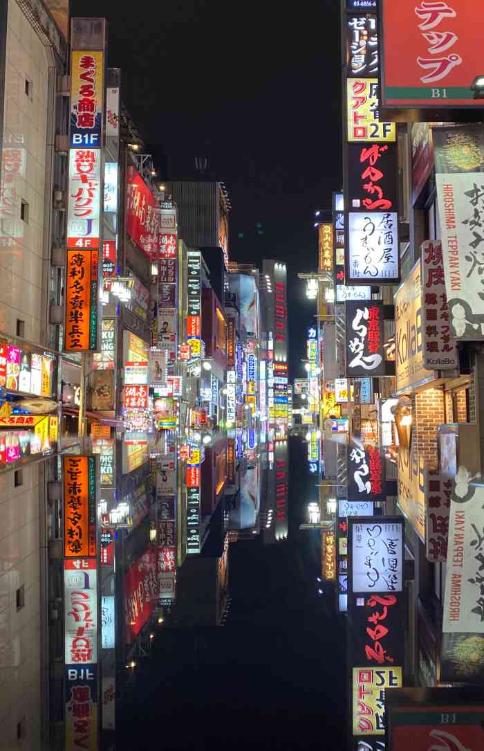 歌舞伎町-"歌舞伎町一番街位于东京新宿区,是日本甚至