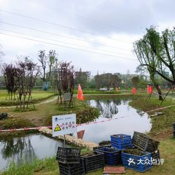 公园/广场  彭州其他  官渠郊野公园 彭州人民又多一个水上公园,沿