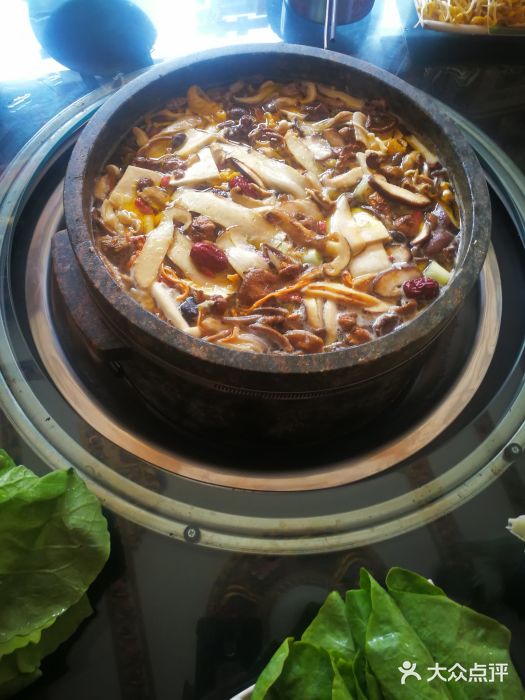 鲁朗石锅城·松茸菌石锅鸡松茸石锅鸡图片