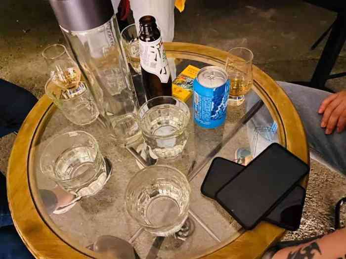 打分 250 /人 非常舒服的小店,老板风趣幽默,星座达人,酒杯用的很专业