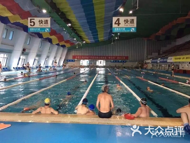 英东游泳跳水馆