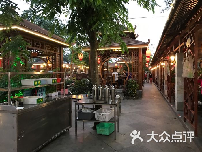 琼菜王美食村图片 第1张