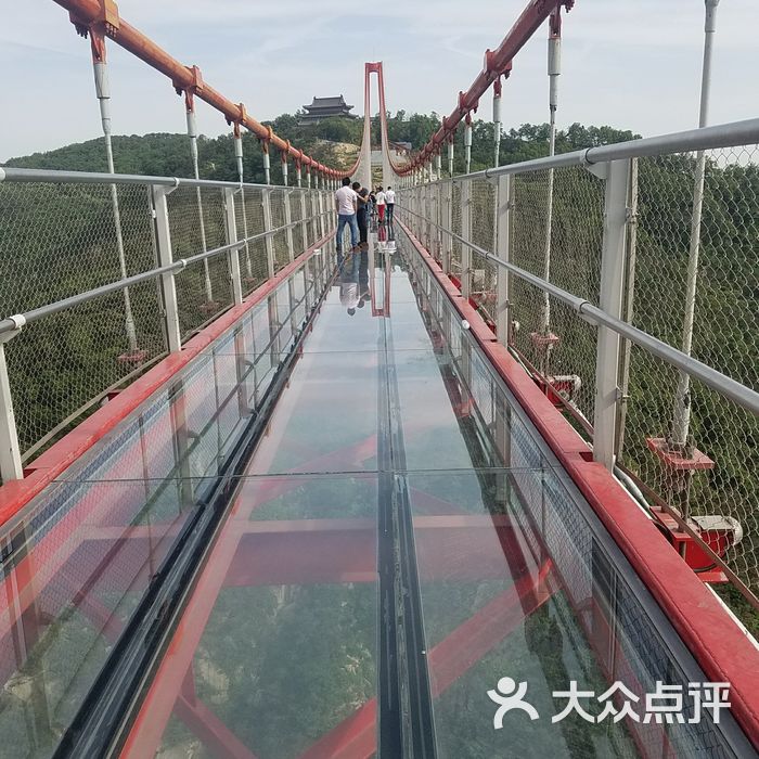 沂蒙山银座天蒙旅游区悬索桥100米玻璃栈道图片-北京