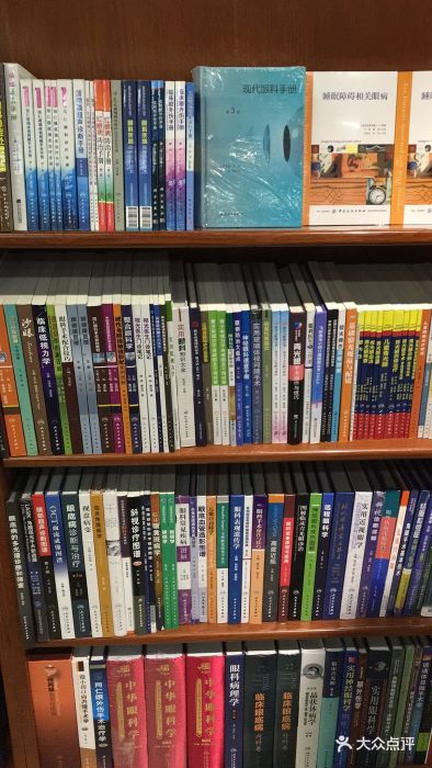 施虽不及当下不断发展的网红书店来得创新.-宁