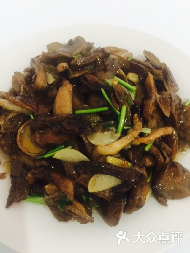 松针蘑炒肉