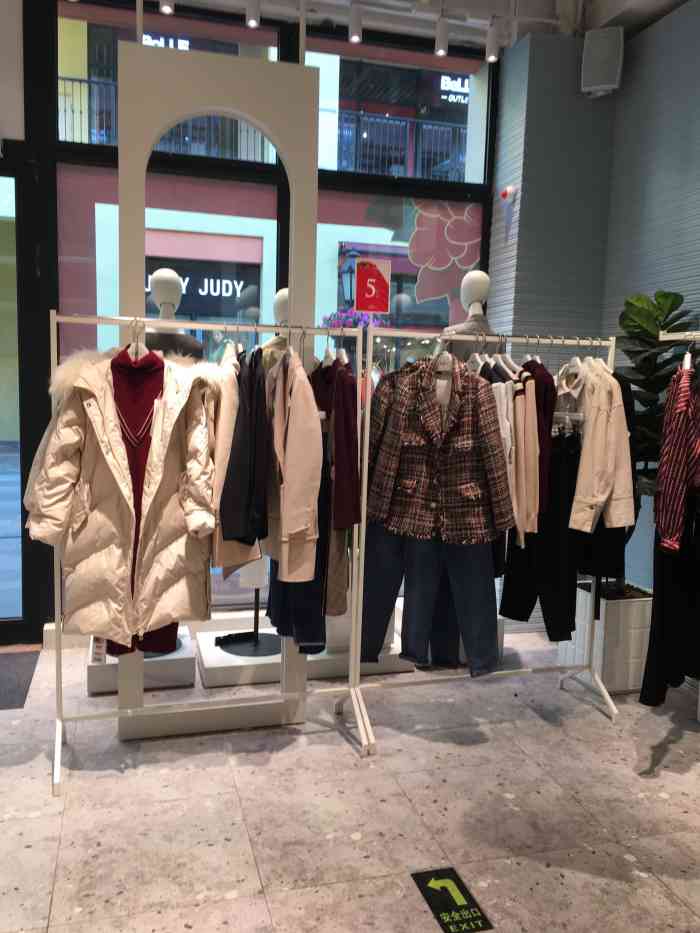 eifini伊芙丽(花乡奥莱村店)-"轻熟女装品牌吧,定位是
