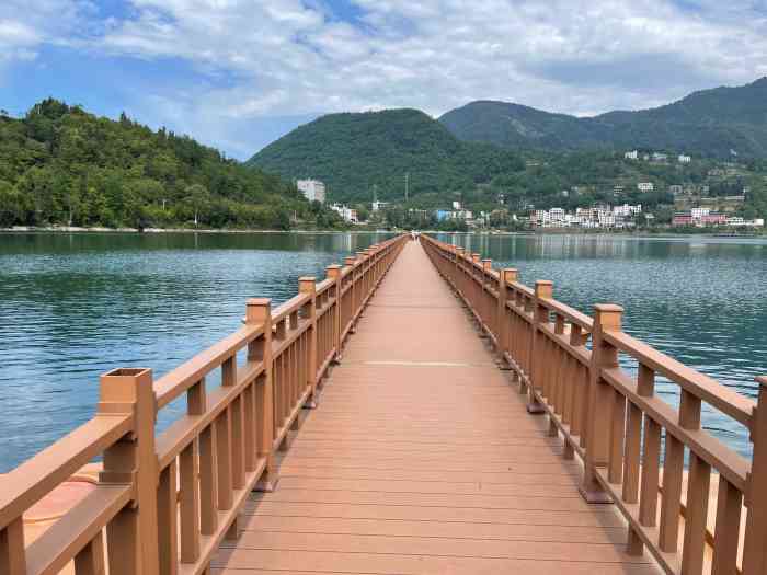 雷波马湖风景区"雷波马湖风景区位于凉山彝族自治州雷波县.