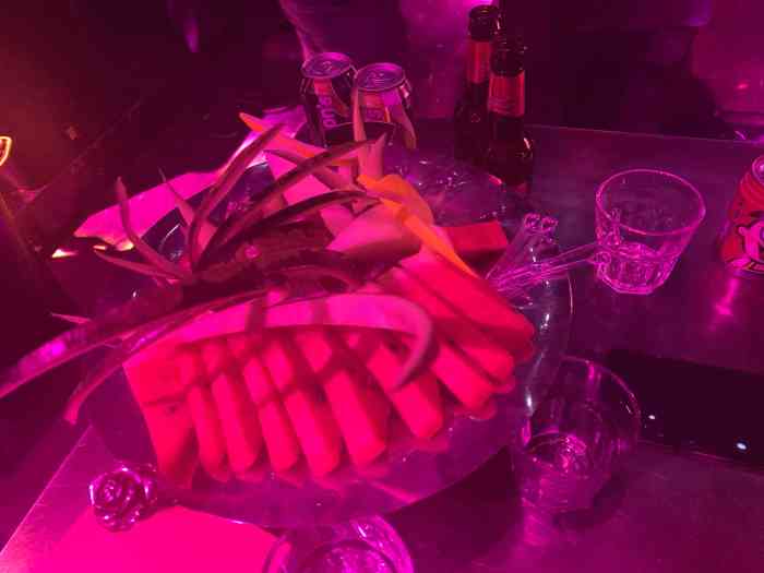 feeling 菲林酒吧(天津店"离蜜糖不远,都在大沽南路上外围有点像co.