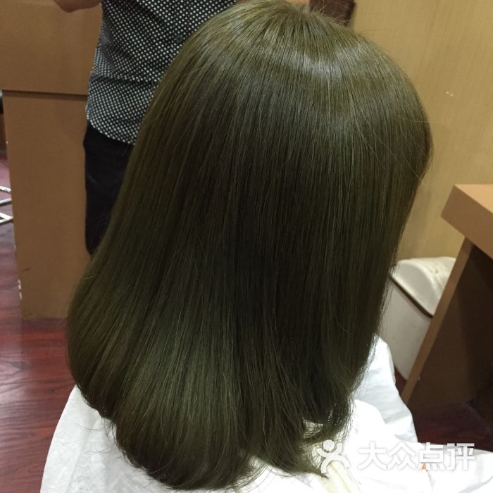 内扣做的效果真心好,没有白来,颜色做的也很到位,闷青亚麻色,我的最爱