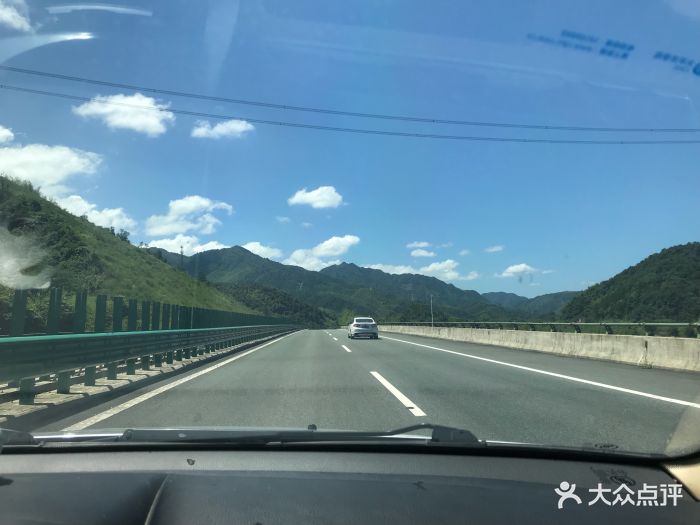 金沙服务区停车场图片 - 第13张
