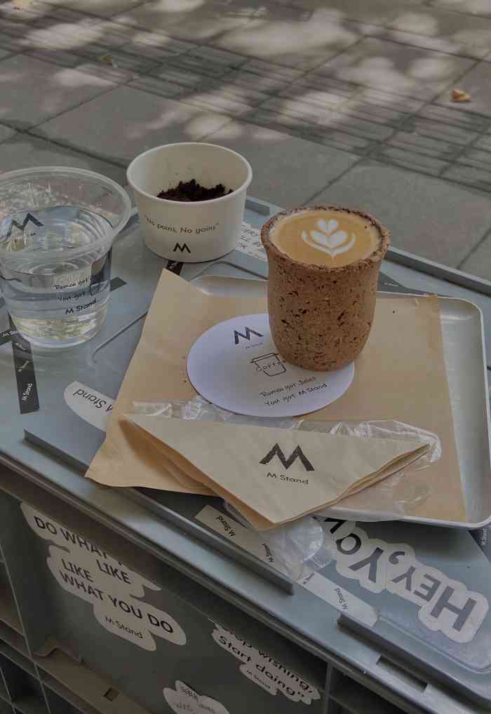 每天一杯好看的咖啡mstand周日下午走在炎热的建国西路上尽管有很多