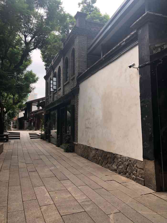 朱紫坊街区-"傍晚散步来到朱紫坊,门上的牌坊写的光荣坊.