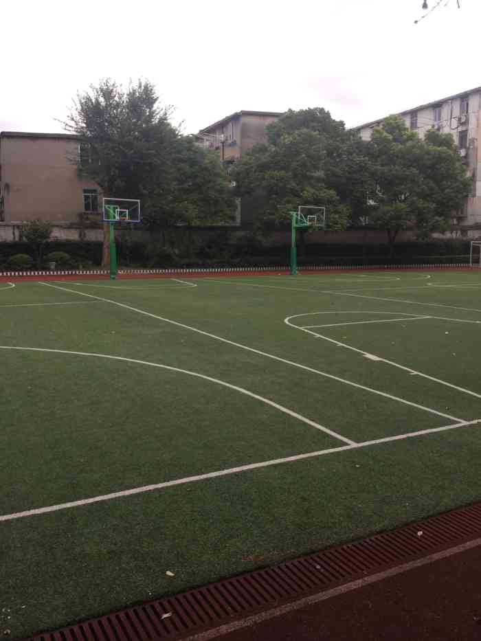 北虹初级中学-"算是虹口区公版里面比较好的一所学校吧,但.