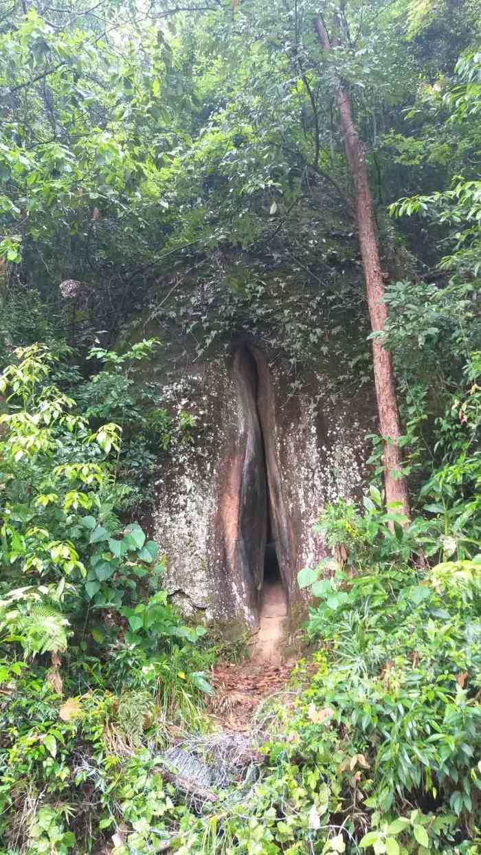 丹霞山翔龙湖-"翔龙湖的阴元石,相比阳元石,真算是历.