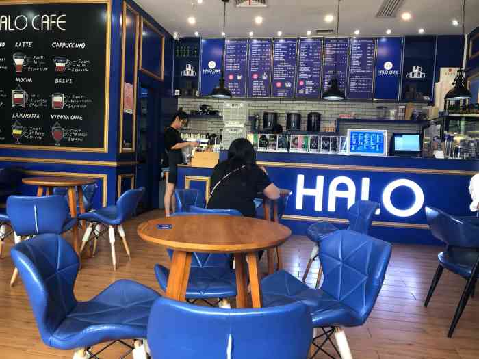 halo cafe(三乡缤纷汇店)-"无聊闲逛,累了想歇歇脚.一身蓝色耀眼的装.