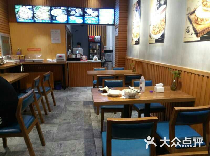 晋小白金丝肉夹馍凉皮店的点评
