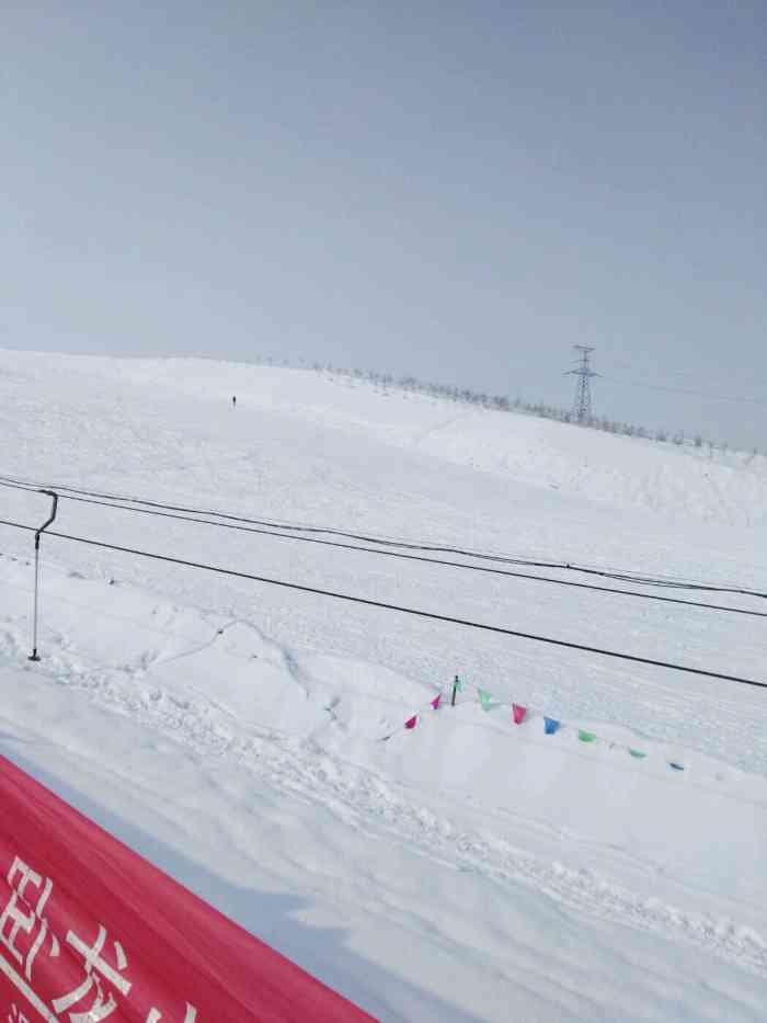 石河子将军山滑雪场-"先去了卧龙山滑雪场,比较近而且都是魔毯,.