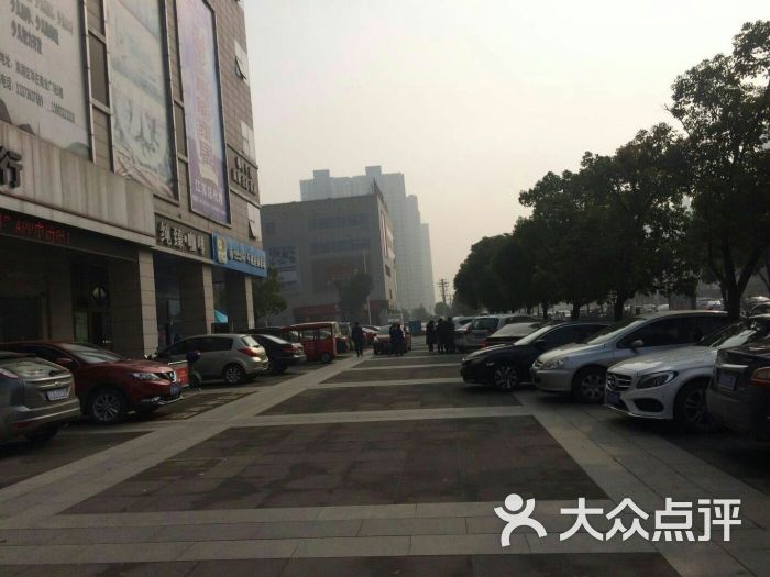华庄商业广场停车场图片 - 第7张