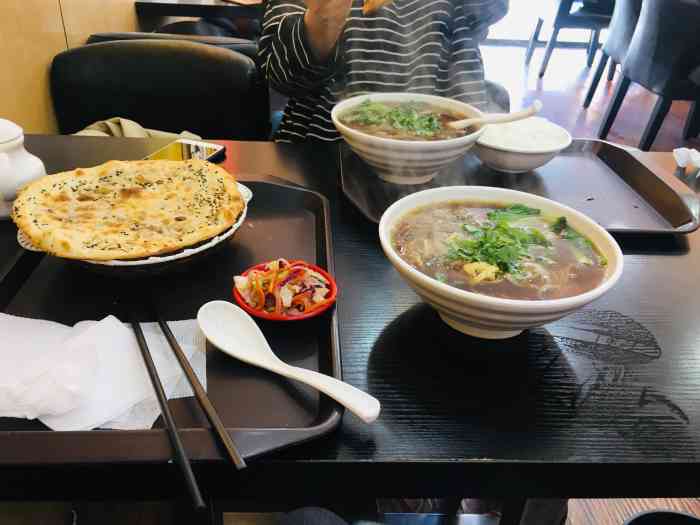 鸿味焦庄烧饼牛肉汤