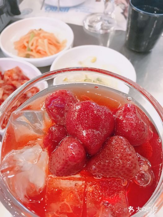 韩国街小木屋冰镇草莓图片