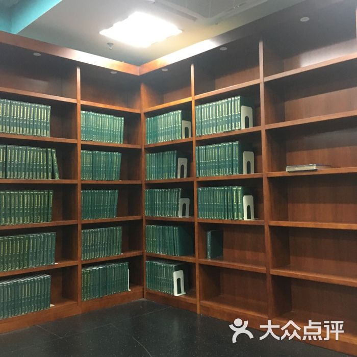 首都经济贸易大学西校区图书馆