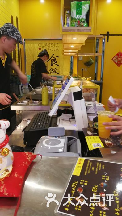 小食大做(铁西万象汇店)煎饼操作台图片 - 第1张