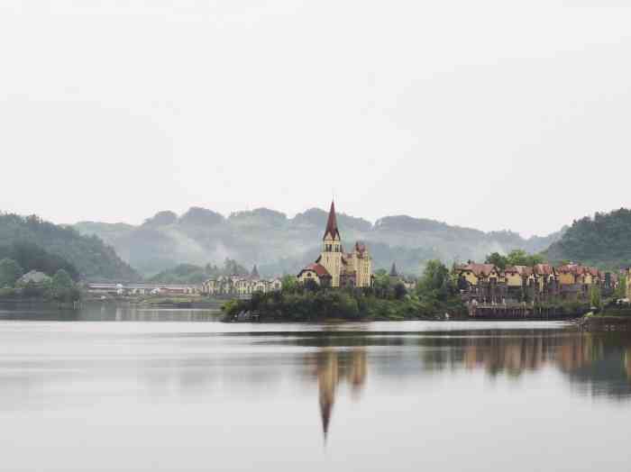 黎香湖湿地生态园-"黎香湖又名土溪水库,位于南川区黎香湖镇境.