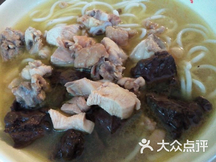 确实不错,爷俩吃了大碗的鸡肉米线和饵丝