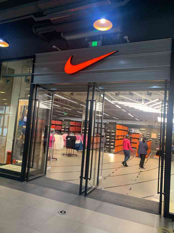 nike长春永顺换季优惠店-"商品评价:赛特奥莱的赛特鞋挺多的衣服.