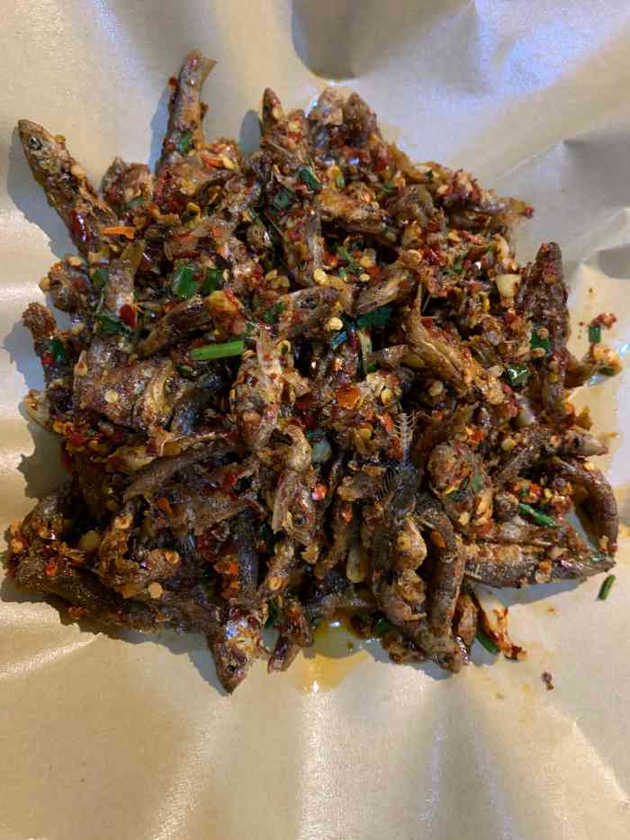沩山渔村"冲着"上过湖南卫视的"锅巴柴火糯米饭去的.