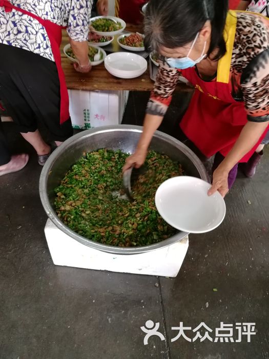 东塱农荘:烧排骨,烧鸡,烧鹅,次次都少不.广州美