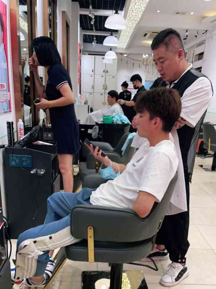 七加一造型(地直店)-"【项目】烫发小雨老师剪发很喜欢!结果是.