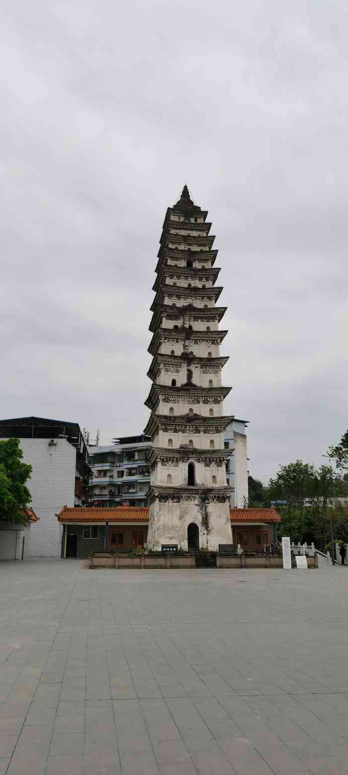 蓬溪白塔"以前的县医院修建的公园,整体面貌一下就不.