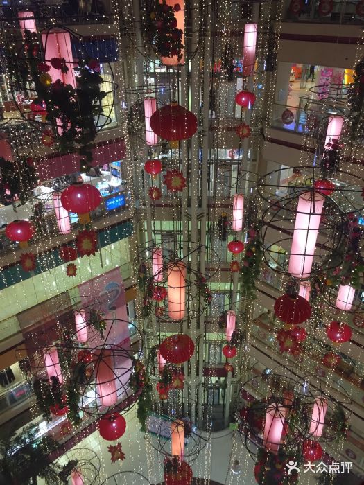 就在麦凯乐八楼,七楼有吃饭的地方,楼下还.-华