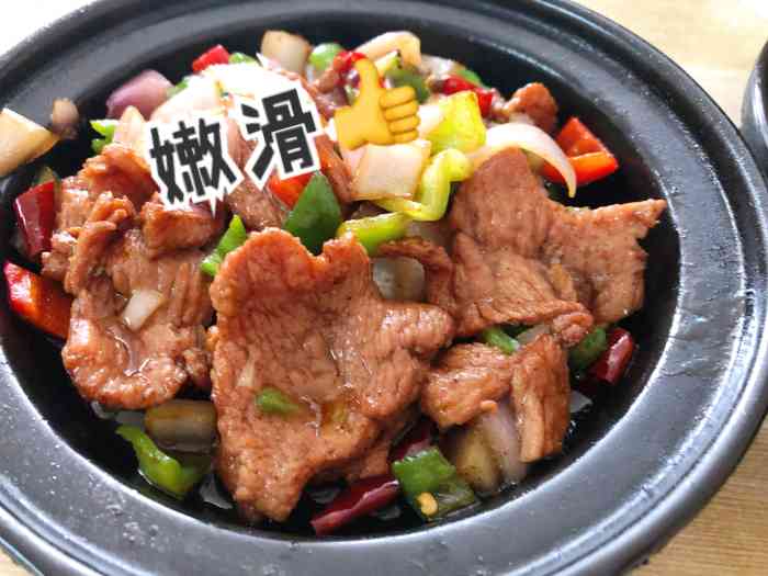 比藤椒鸡秱5元.唯一美中不足的是肉片大小不一粘黏在一起,不好夹住.