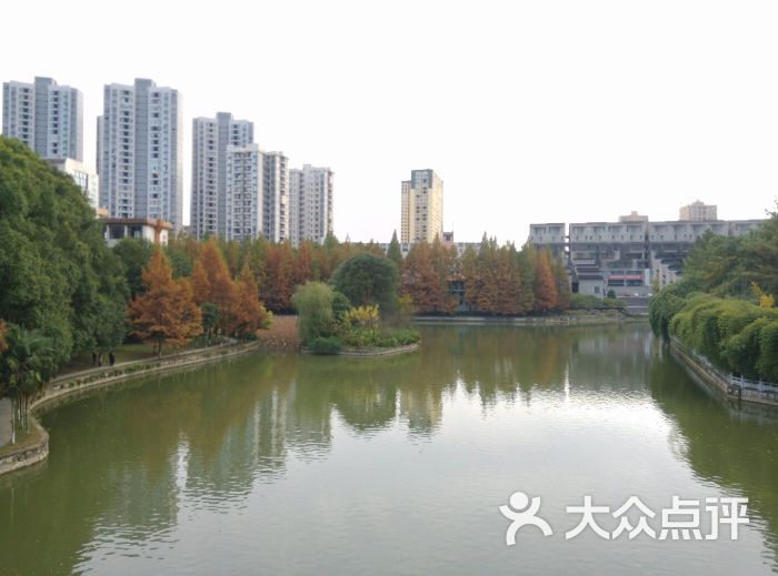 吉首大学风雨湖图片 第1张