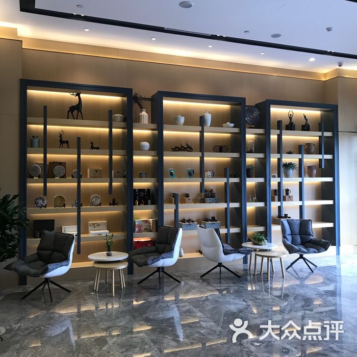 昆明滇池亚朵酒店