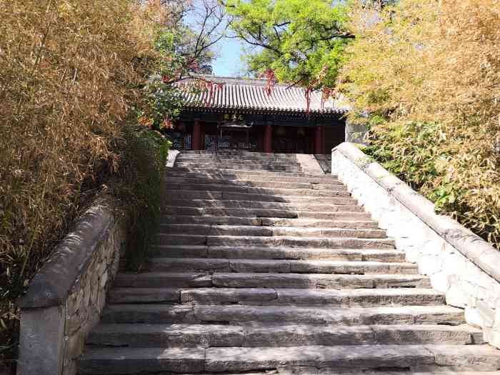 碧霞元君庙"石景山古建筑群位于首钢厂区内,石景山的半.